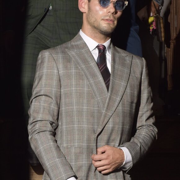 Single Hidden Button Closure Suit - Picture 3 of 7